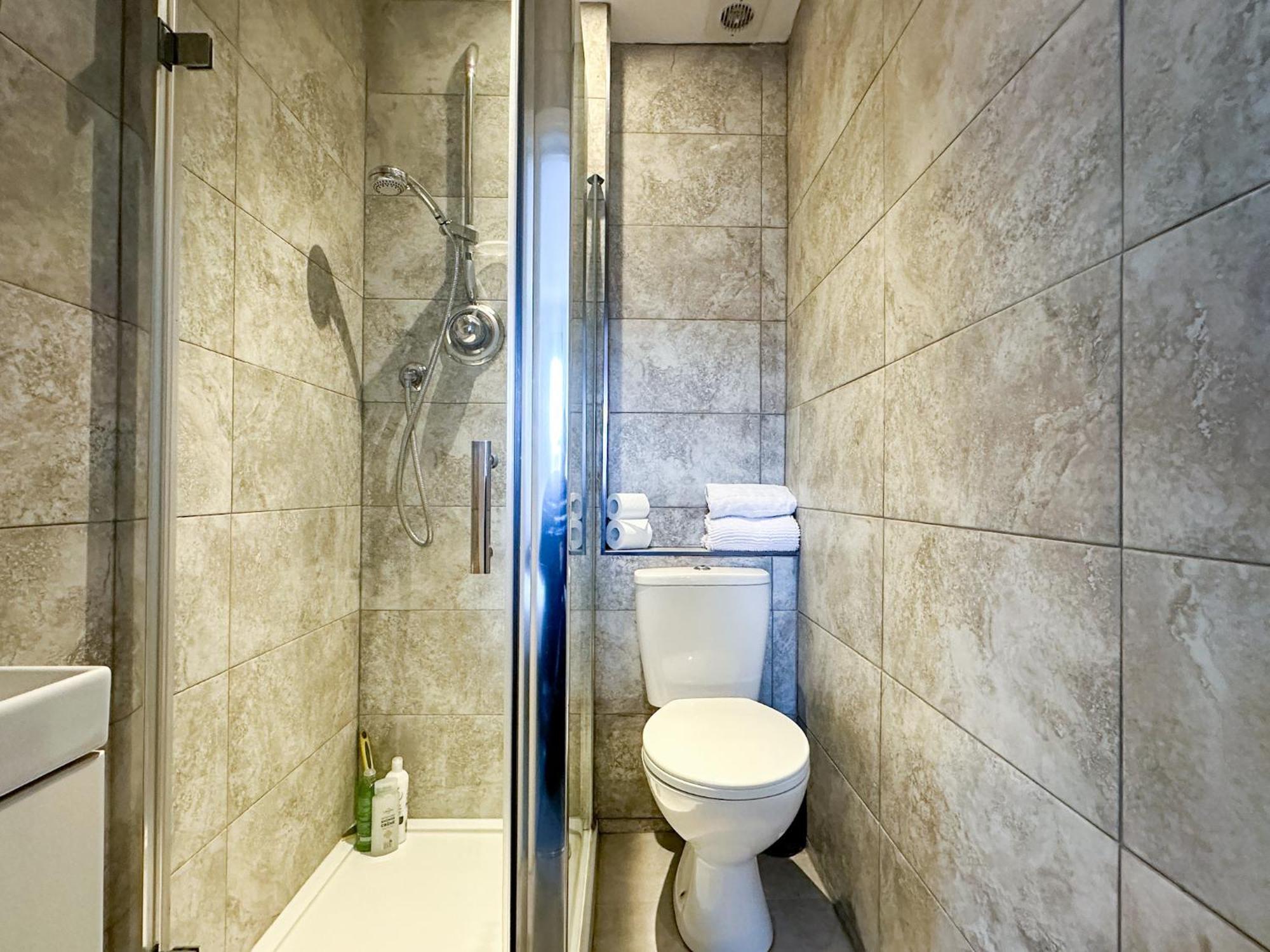 Stylish & Spacious City Centre 3-Bedroom Townhouse - Sleeps 6 แคนเทอร์เบอรี ภายนอก รูปภาพ