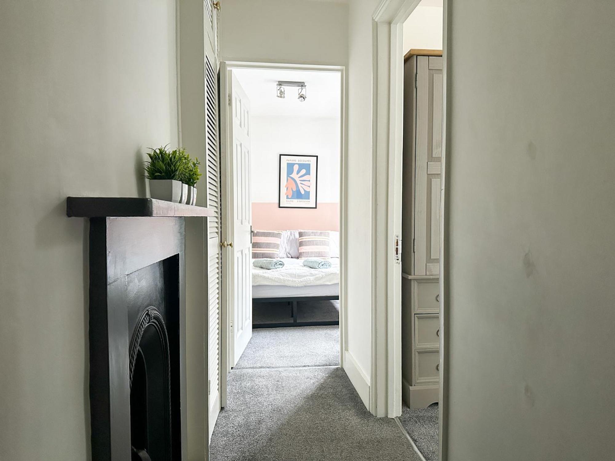 Stylish & Spacious City Centre 3-Bedroom Townhouse - Sleeps 6 แคนเทอร์เบอรี ภายนอก รูปภาพ