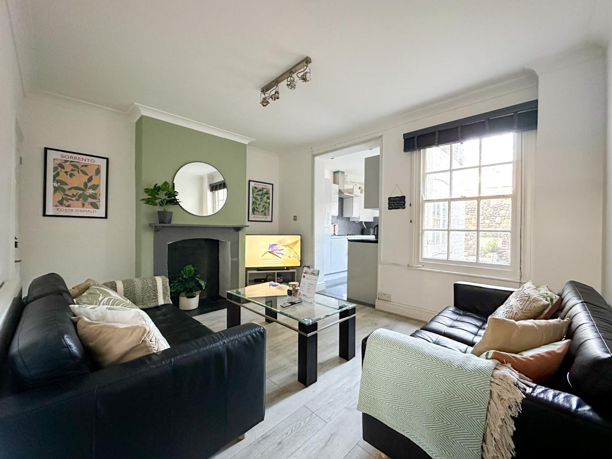 Stylish & Spacious City Centre 3-Bedroom Townhouse - Sleeps 6 แคนเทอร์เบอรี ภายนอก รูปภาพ