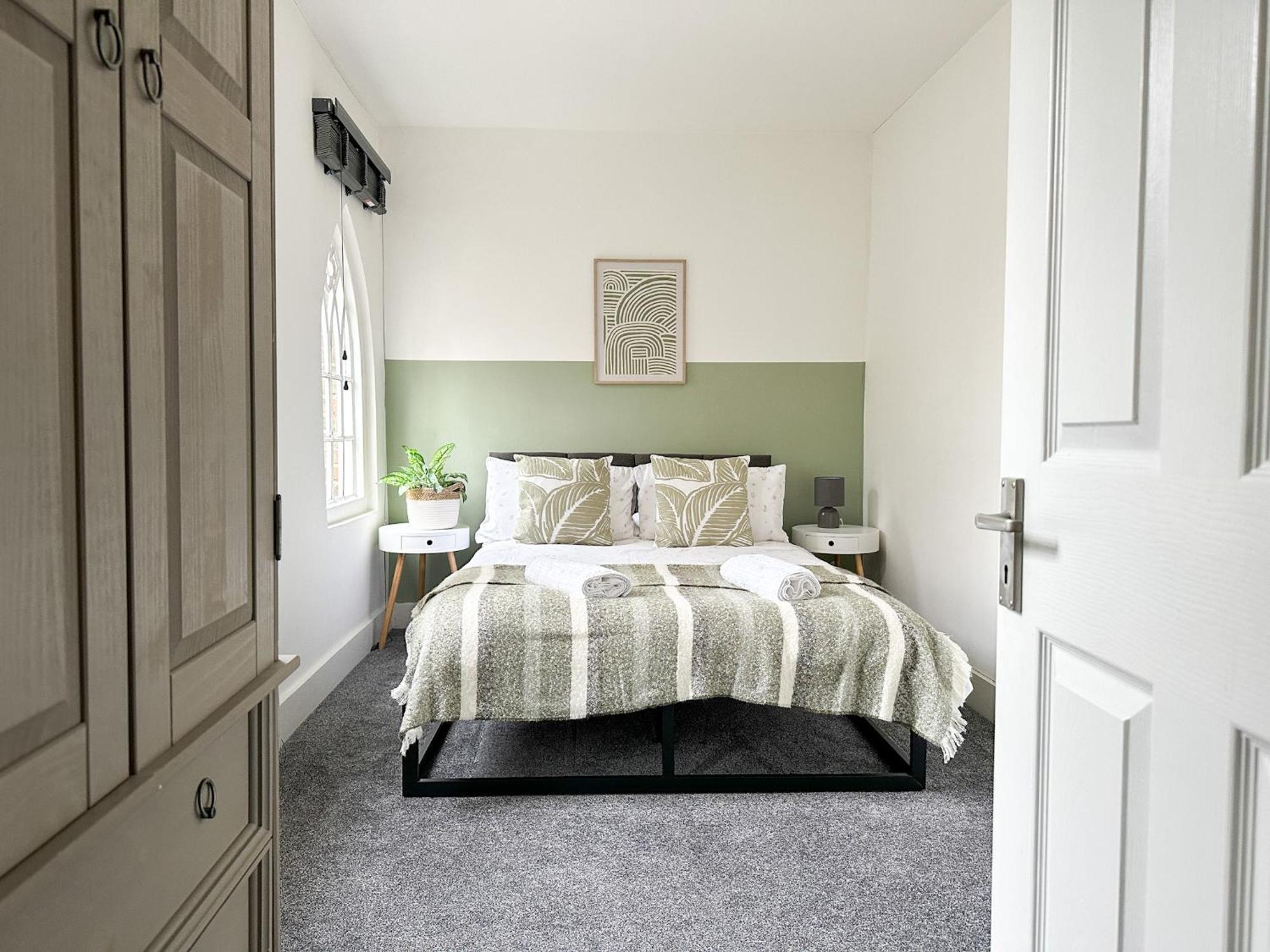 Stylish & Spacious City Centre 3-Bedroom Townhouse - Sleeps 6 แคนเทอร์เบอรี ภายนอก รูปภาพ